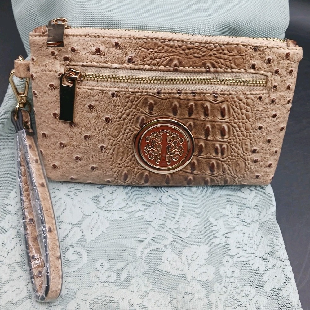 Deluxity Los Angeles Zip Wristlet VEGAN FAUX Leather Embossed Croc Pattern NWOT